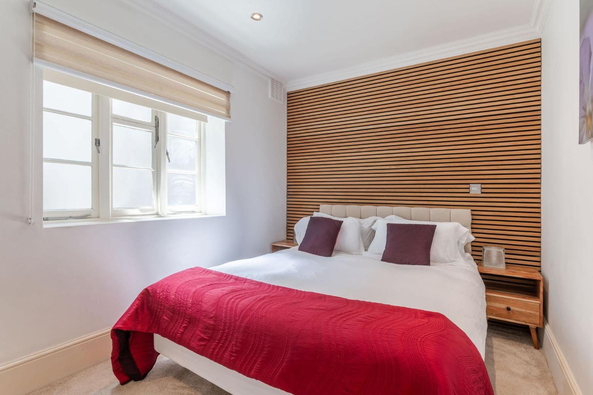 The "Red Room Apartment" - Fitzrovia - By Frankie Says London Exterior photo