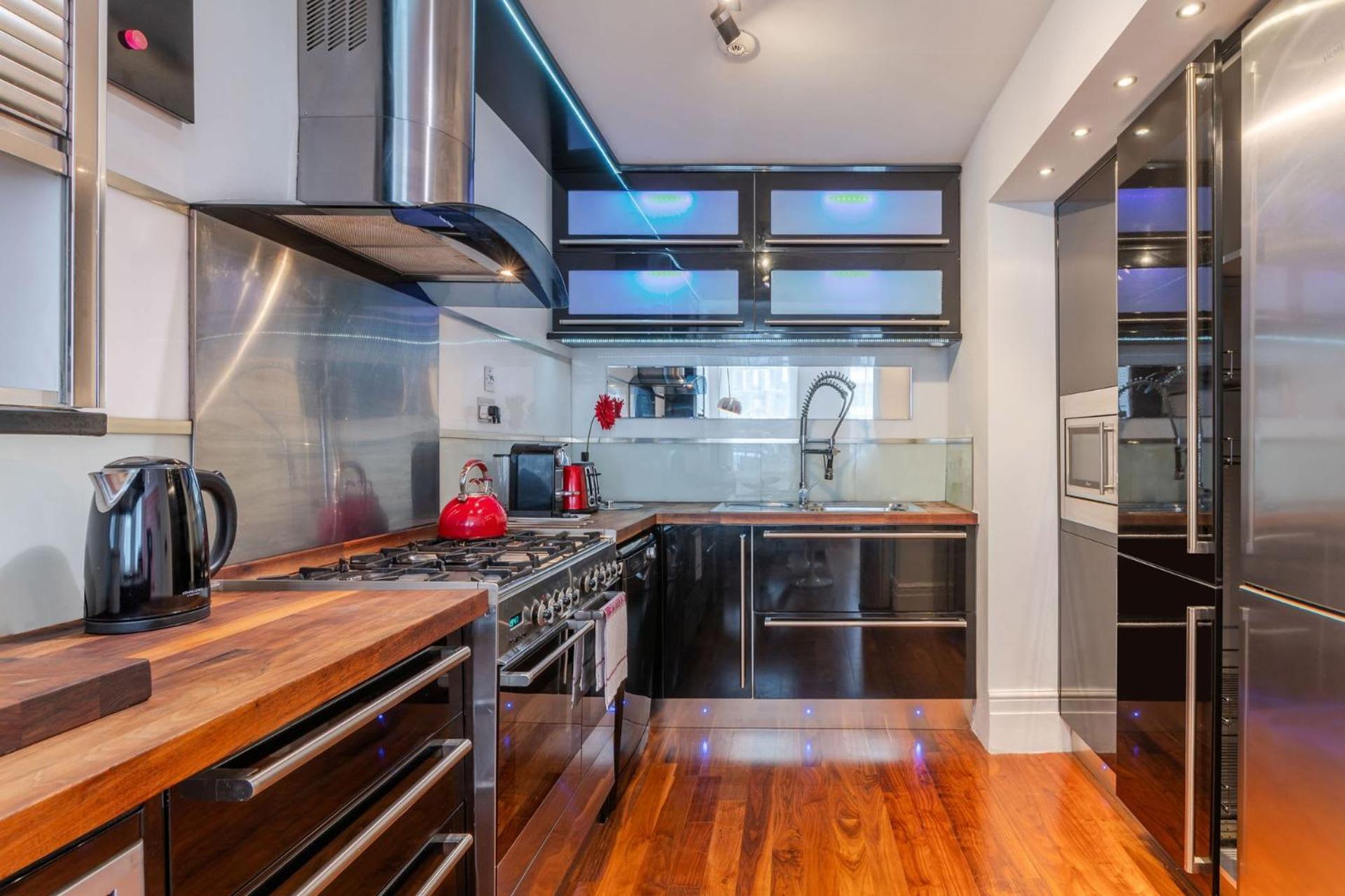The "Red Room Apartment" - Fitzrovia - By Frankie Says London Exterior photo
